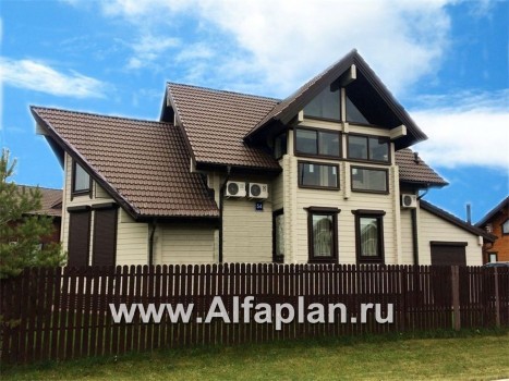 Проекты домов Альфаплан - «Новая Традиция» — деревянный дом с треугольной верандой - превью дополнительного изображения №1